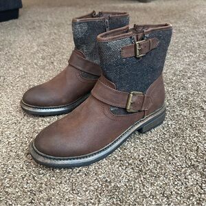 White Mountain Carlin Brown Ankle Boots NWOT